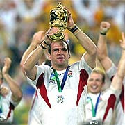 England Winners 2003 - Martin Johnson holds the World Cup